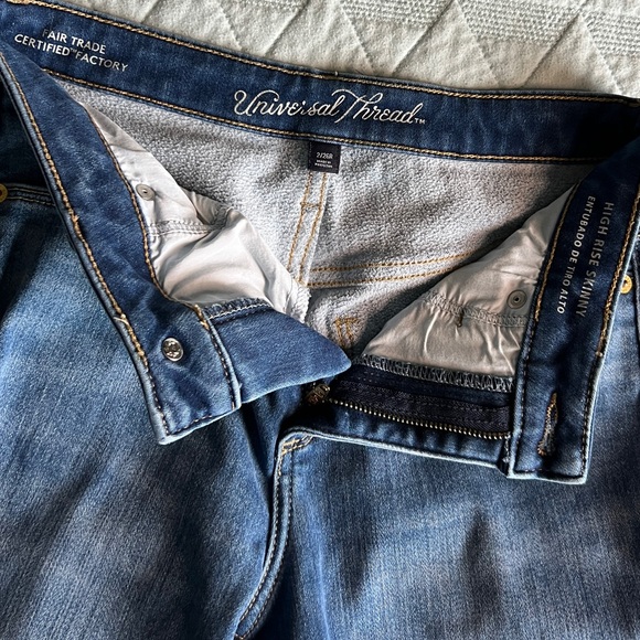 Universal Thread Jeans - Picture 2 of 2